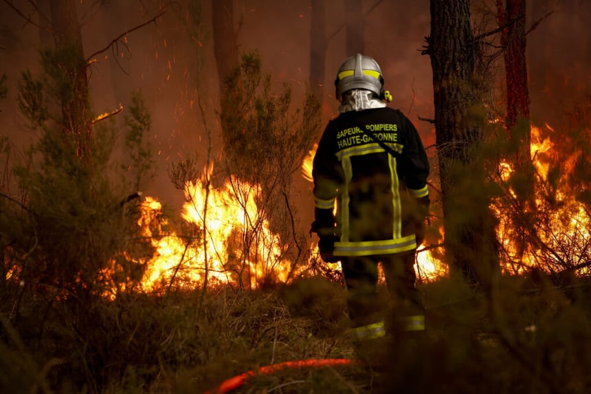 Europe Wildfires Disrupt Summer Travel as 330,000 Evacuated Across France, Spain