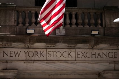 AI Stock Selloff Drags Wall Street Lower for Third Straight Session