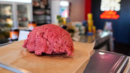 Trump's 300,000-Ton Beef Tariff Cut Targets Hamburger Prices Before Midterms