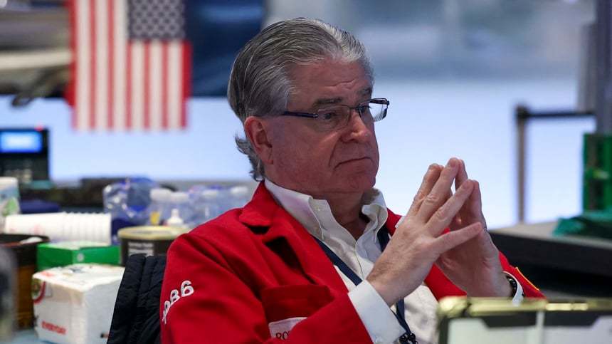 Bond Yields Drop as Oil Slides and Iran Sanctions Shift Eases Market Pressure