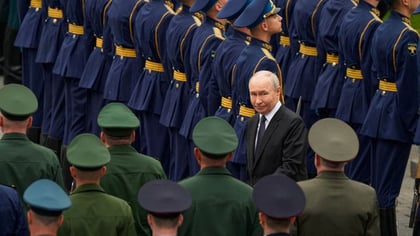 Zelensky Warns Russia Preparing 300,000-Troop Surge to Secure Eastern Ukraine