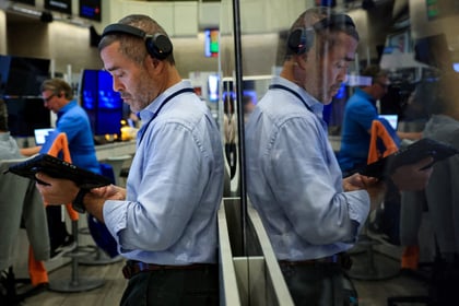 Wall Street Stocks Fall as Bond Yields Surge on Fed Rate Hike Bets