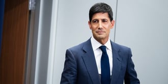Warsh's Fed Holds Rates Steady as Three Dissenters Push for Quarter-Point Hike