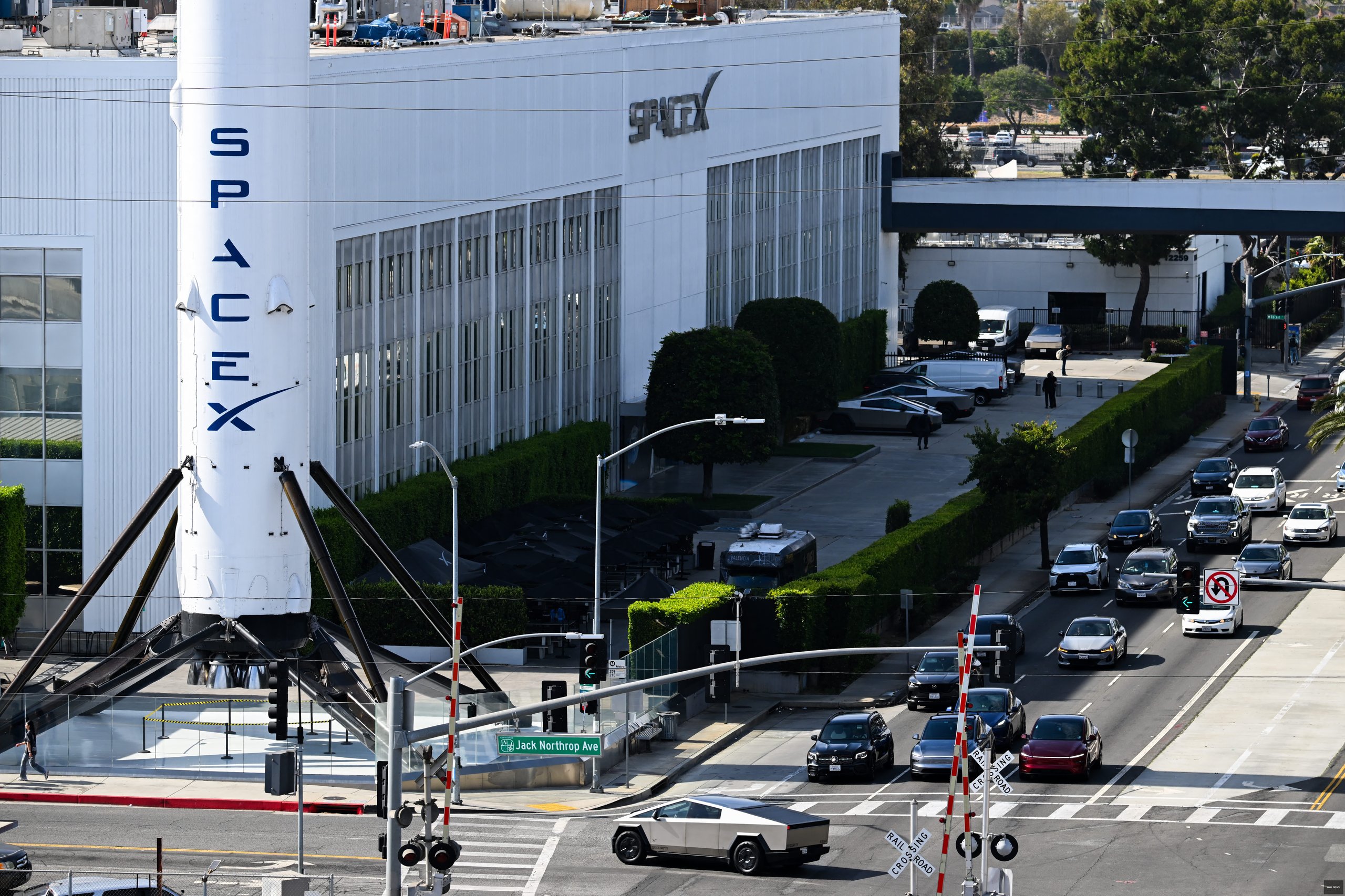 SpaceX Tesla merger still faces hard limits