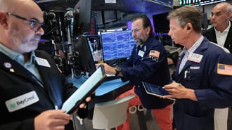 S&P 500 Flat as Iran Fears and Chip Stock Losses Offset Strong Earnings
