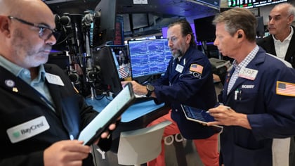 S&P 500 Flat as Iran Fears and Chip Stock Losses Offset Strong Earnings